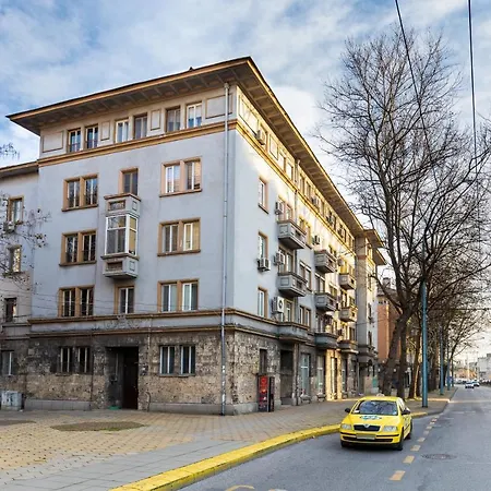 Stella 1&2 - Pink And Grey Near The Singing Fountains By Flat Mаnager * بلوفديف