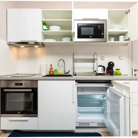 Stella 1&2 - Pink And Grey Near The Singing Fountains By Flat Mаnager شقة