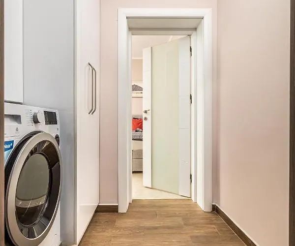 Stella 1&2 - Pink And Grey Near The Singing Fountains By Flat Mаnager * بلوفديف