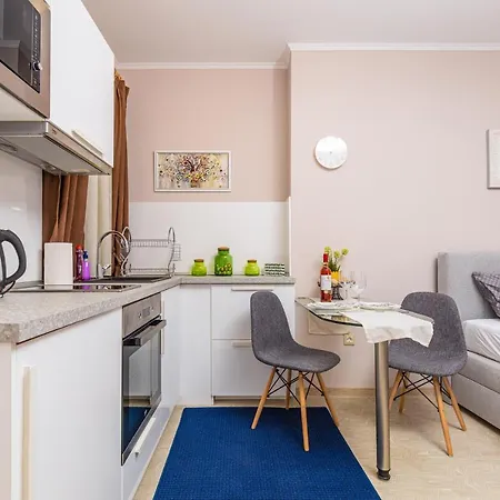 Apartment Stella 1&2 - Pink And Grey Near The Singing Fountains By Flat Mаnager *