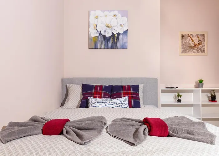 Stella 1&2 - Pink And Grey Near The Singing Fountains By Flat Mаnager Płowdiw