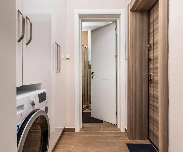 Apartament Stella 1&2 - Pink And Grey Near The Singing Fountains By Flat Mаnager *