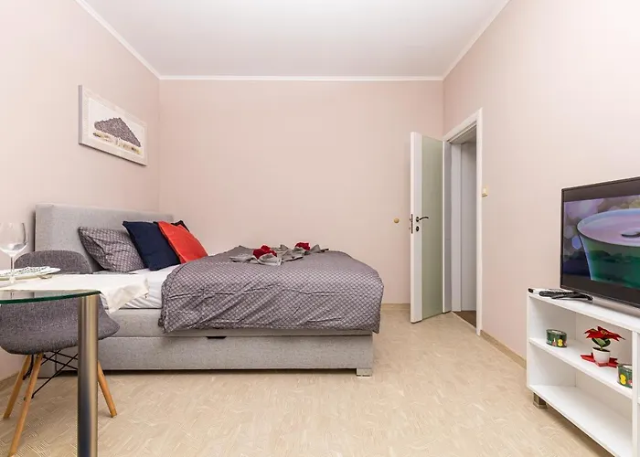 Apartament Stella 1&2 - Pink And Grey Near The Singing Fountains By Flat Mаnager Płowdiw